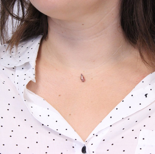 Collana girocollo trasparente con perle di cristallo a goccia Collana girocollo trasparente con perle di cristallo a goccia