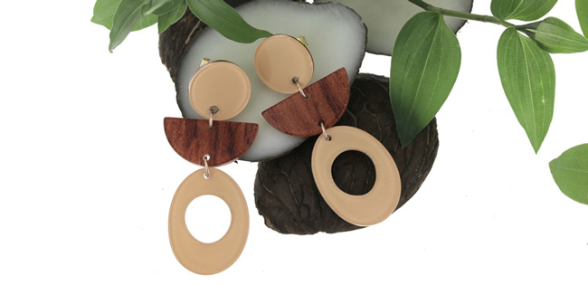 Orecchini in plexiglas finto legno Orecchini in plexiglas finto legno