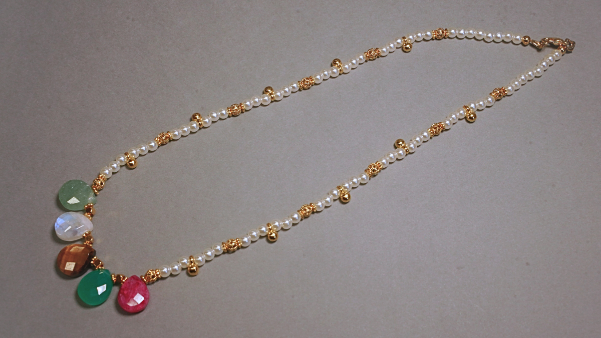 Collana con pendente in pietra semipreziosa e Perla : Tappa 6 Collana con pendente in pietra semipreziosa e Perla : Tappa 6