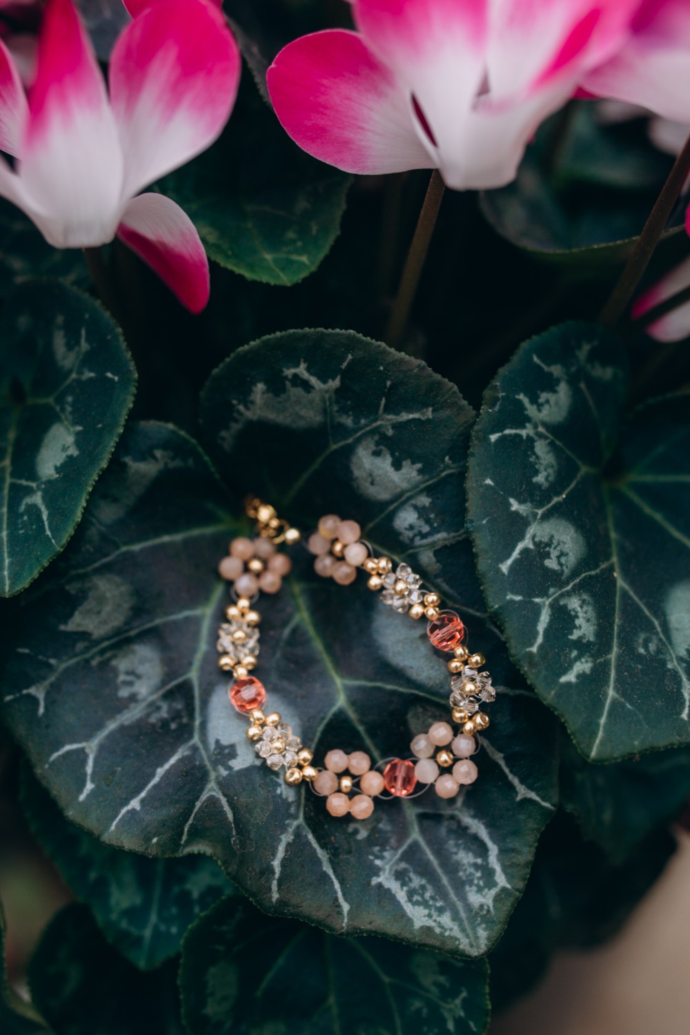 Schema Bracciale con gemme e fiori di trottola Preciosa Schema Bracciale con gemme e fiori di trottola Preciosa