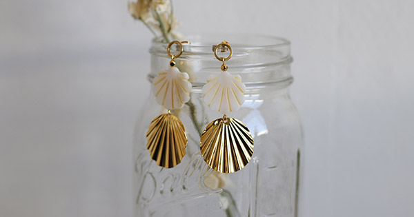 Orecchini conchiglia Madreperla e Dorato Orecchini conchiglia Madreperla e Dorato