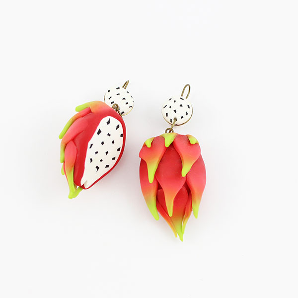 Orecchini in pasta polimerica con frutto del drago Pitaya Orecchini in pasta polimerica con frutto del drago Pitaya