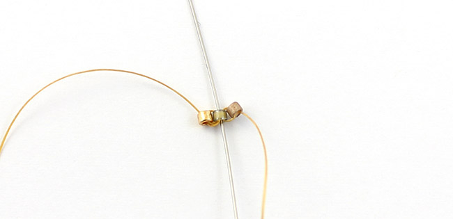 Bracciale Brick Stitch diamante oro bordeaux : Tappa 4 Bracciale Brick Stitch diamante oro bordeaux : Tappa 4