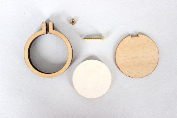 Tamburo mini spilla tutorial fai da te per ricamare con fiori secchi Tutoriel DIY broche mini tambout à broder avec fleurs séchées