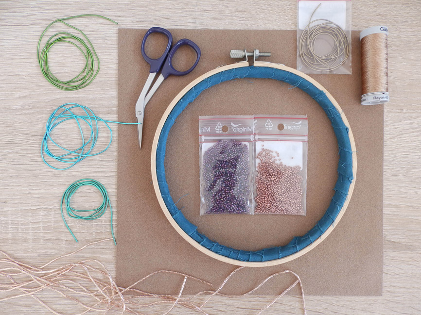 Fai da te Spilla uccello ricamata in oro con cannetille e jaseron di Dame Moustache : Tappa 1 Fai da te Spilla uccello ricamata in oro con cannetille e jaseron di Dame Moustache : Tappa 1