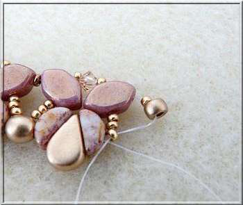 Collier DIY Siane avec des perles de verre Paros et Kos par Pucas Collier DIY Siane avec des perles de verre Paros et Kos par Pucas