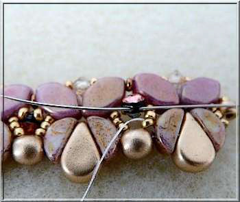 Tutoriel Collier DIY Siane avec des perles de verre Paros et Kos par Pucas Tutoriel Collier DIY Siane avec des perles de verre Paros et Kos par Pucas