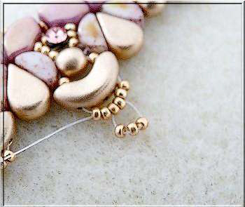 Tutoriel Collier DIY Siane avec des perles de verre Paros et Kos par Pucas Tutoriel Collier DIY Siane avec des perles de verre Paros et Kos par Pucas