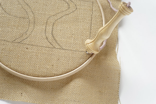 Tutorial fai-da-te ricamato Ricamo cucito a ricamo con ricamo ad ago magico Amy Oxford di Julie Robert Tutoriel DIY facile Décoration murale brodée en broderie magique à l'aiguille punch needle Amy Oxford par Julie Robert