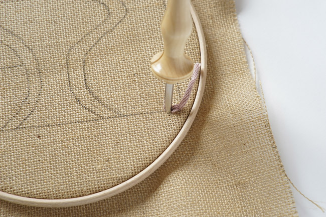 Tutorial fai-da-te ricamato Ricamo cucito a ricamo con ricamo ad ago magico Amy Oxford di Julie Robert Tutoriel DIY facile Décoration murale brodée en broderie magique à l'aiguille punch needle Amy Oxford par Julie Robert