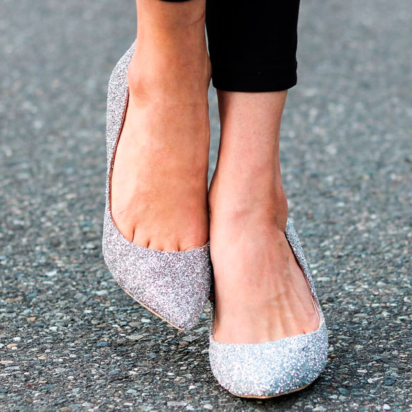 DIY Personalizzazione dei tacchi con glitter argento DIY Personalizzazione dei tacchi con glitter argento