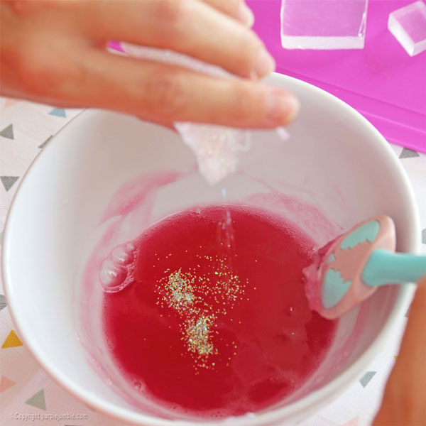 Saponi colorati e profumati fai da te : Tappa 5 Saponi colorati e profumati fai da te : Tappa 5