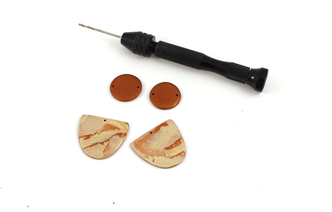 Orecchini Cernit in metallo effetto pietra champagne e bronzo : Tappa 5 Orecchini Cernit in metallo effetto pietra champagne e bronzo : Tappa 5