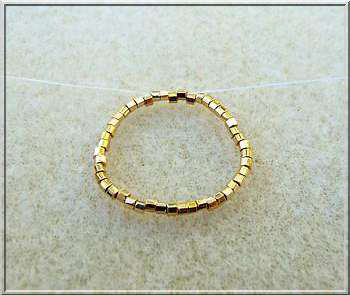 Ciondolo collana perline di vetro Mafate fai da te Paros e Kos di Pucas Pendentif collier DIY Mafate en perles de verre Paros et Kos par Pucas