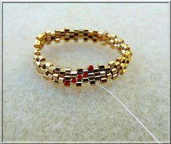 Ciondolo collana perline di vetro Mafate fai da te Paros e Kos di Pucas Pendentif collier DIY Mafate en perles de verre Paros et Kos par Pucas