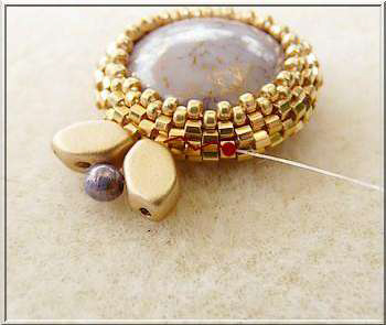 Ciondolo collana perline di vetro Mafate fai da te Paros e Kos di Pucas Pendentif collier DIY Mafate en perles de verre Paros et Kos par Pucas