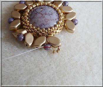 Ciondolo collana perline di vetro Mafate fai da te Paros e Kos di Pucas Pendentif collier DIY Mafate en perles de verre Paros et Kos par Pucas