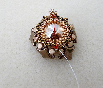 Tutoriel sautoir pompon DIY avec des perles en verre Star Beads Amos Minos et perles Miyuki Delicas Tutoriel sautoir pompon DIY avec des perles en verre Star Beads Amos Minos et perles Miyuki Delicas