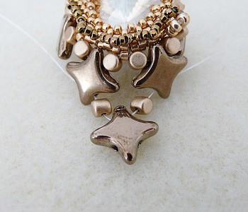 Tutoriel pendentif pompon DIY avec des perles en verre Star Beads Amos Minos et perles Miyuki Delicas Tutoriel pendentif pompon DIY avec des perles en verre Star Beads Amos Minos et perles Miyuki Delicas