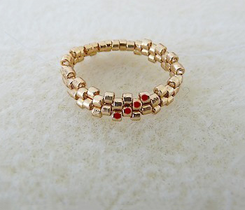 Sautoir pompon DIY avec des perles en verre Star beads Amos Minos et perles Miyuki Delicas Sautoir pompon DIY avec des perles en verre Star beads Amos Minos et perles Miyuki Delicas