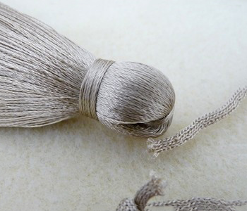 Pendentif sautoir pompon DIY avec des perles en verre tchèques Star Beads Amos Minos et perles Miyuki Delicas Pendentif sautoir pompon DIY avec des perles en verre tchèques Star Beads Amos Minos et perles Miyuki Delicas