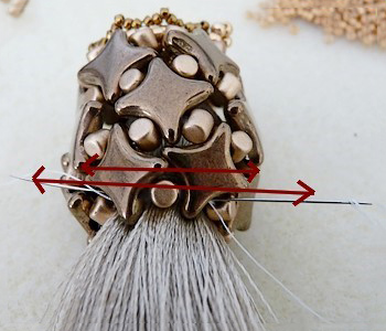 Sautoir pompon DIY avec des perles en verre tchèques Star Beads Amos Minos et perles Miyuki Delicas Sautoir pompon DIY avec des perles en verre tchèques Star Beads Amos Minos et perles Miyuki Delicas