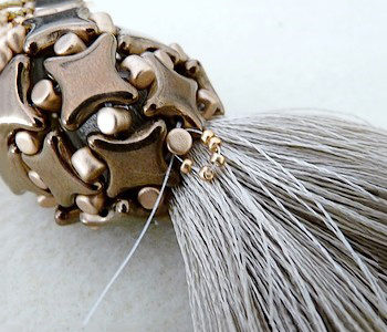 Tutoriel sautoir pompon DIY avec des perles en verre tchèques Star Beads Amos Minos et perles Miyuki Delicas Tutoriel sautoir pompon DIY avec des perles en verre tchèques Star Beads Amos Minos et perles Miyuki Delicas