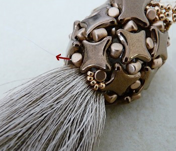 Tutoriel sautoir pompon DIY avec des perles en verre tchèques Star Beads Amos Minos et perles Miyuki Delicas Tutoriel sautoir pompon DIY avec des perles en verre tchèques Star Beads Amos Minos et perles Miyuki Delicas