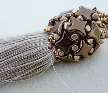 Tutoriel sautoir pompon DIY avec des perles en verre tchèques Star Beads Amos Minos et perles Miyuki Delicas Tutoriel sautoir pompon DIY avec des perles en verre tchèques Star Beads Amos Minos et perles Miyuki Delicas