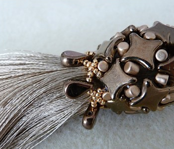 Tutoriel pendentif pompon DIY avec des perles en verre tchèques Star Beads Amos Minos et perles Miyuki Delicas Tutoriel pendentif pompon DIY avec des perles en verre tchèques Star Beads Amos Minos et perles Miyuki Delicas