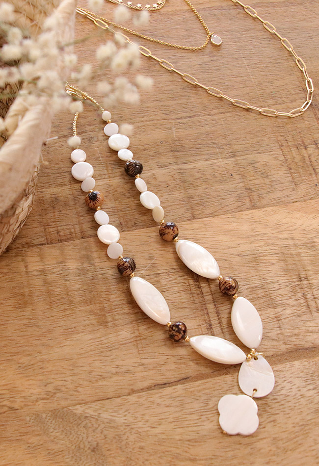 Schema Collana di perle con madreperla e semi di acai dal Brasile Schema Collana di perle con madreperla e semi di acai dal Brasile