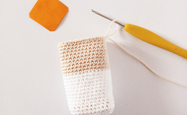 passaggio 3: cartone del latte e biscotti all'uncinetto