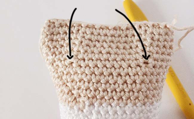 passaggio 5- cartone per il latte e biscotti all'uncinetto