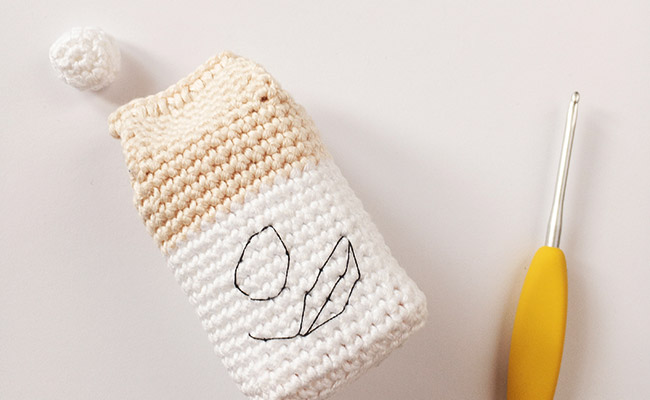 passo 7- cartone di latte e biscotti all'uncinetto