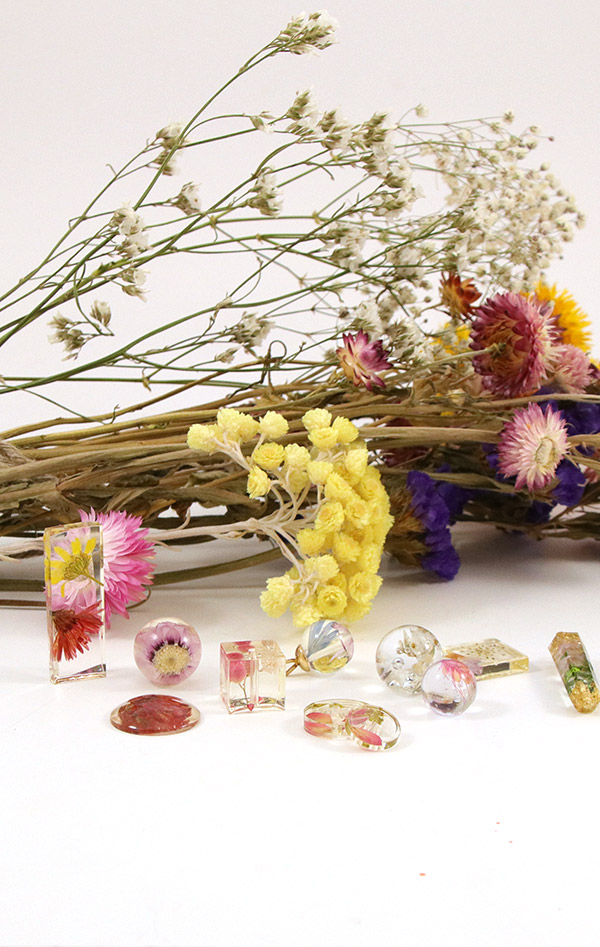 come usare la resina con i fiori