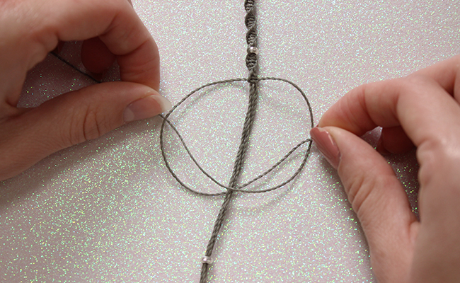 step-4-macrame braccialetto-perla-argento-925-realizzazione-node-classica