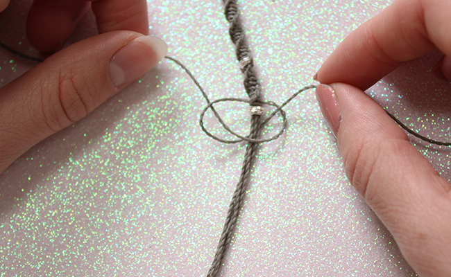 passaggio 5 - braccialetto-macramè-uomo-perle-argento-925-nodo-perle