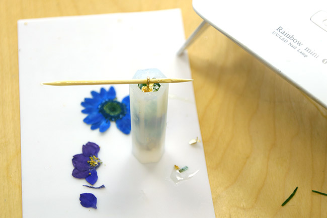 Come appendere la forma della punta della resina