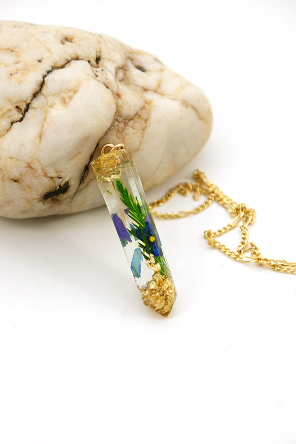 Schema Pendente a punta in resina con foglia oro e piante Schema Pendente a punta in resina con foglia oro e piante