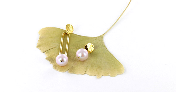 Orecchini asimmetrici in perle PureCrystal Orecchini asimmetrici in perle PureCrystal