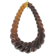 ciondolo - Pendente scavato ritorto 36x24,5 mm in resina traslucida - Ambra marmorizzata x1 Pendente scavato ritorto 36x24,5 mm in resina traslucida - Ambra marmorizzata x1