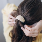 Accessorio per capelli - per scrunchie elastico - 52x28 mm in resina - Avorio marmorizzato