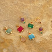 Ciondolo ovale di quarzo rosa 8x6 mm con cabochon di granato 3 mm - Dorato con oro fino x1