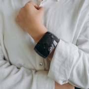 Bracciale in resina opaca di 68 mm di spessore - Marrone scuro marmorizzato - Bianco x1