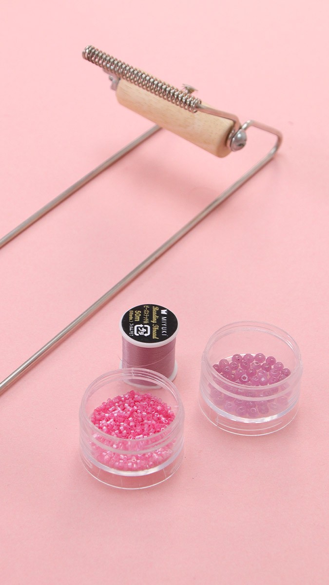 Schema La scelta di perline per la tessitura al telaio e collegare un tessitura intermedia Schema La scelta di perline per la tessitura al telaio e collegare un tessitura intermedia