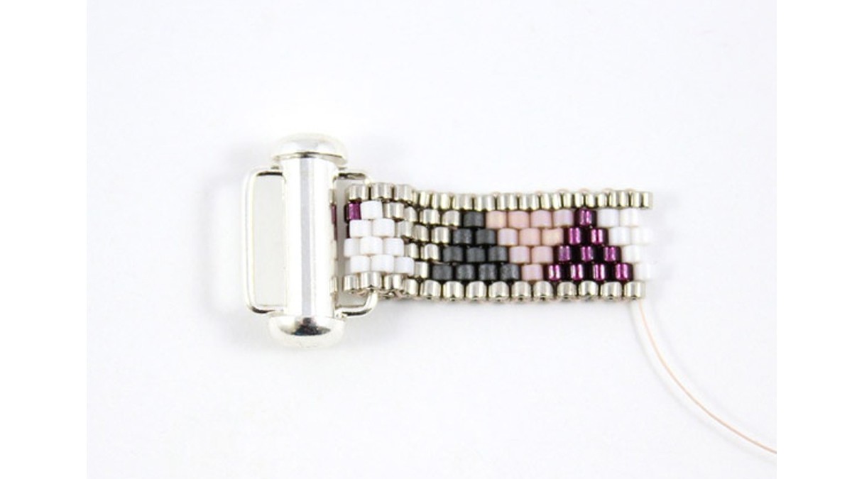 Come adattare perla tesse scorrevole catenacci loop? Come adattare perla tesse scorrevole catenacci loop?