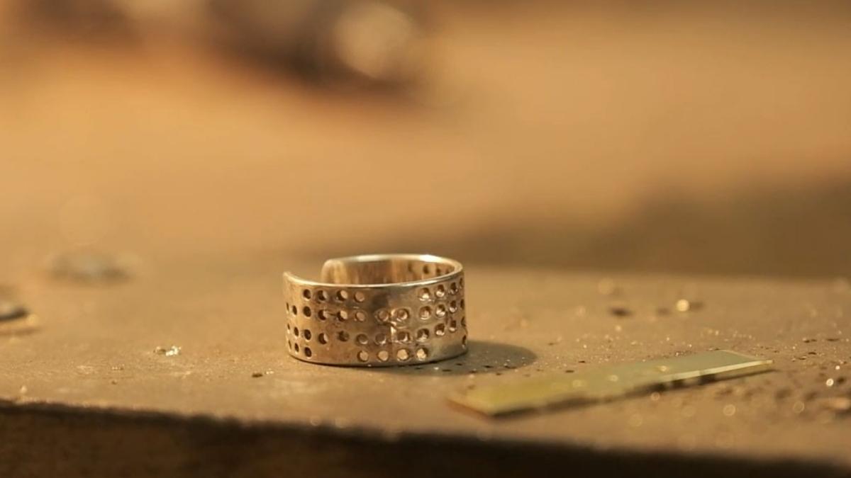 texturer le métal par perçage