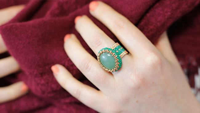 cabochon serti avec des perles