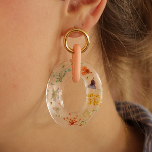 Boucles d'oreilles maillon en résine et fleurs séchées résine
