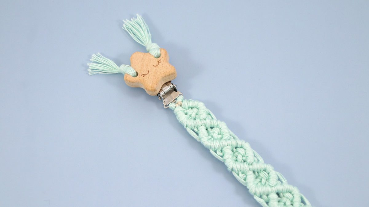 Clip per ciuccio personalizzata Tuto in macramè con perline di legno Clip per ciuccio personalizzata Tuto in macramè con perline di legno